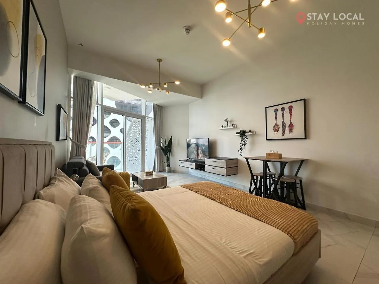 Uptown Getaway Charming Studio With Canal Burj & View Dubai 0*,