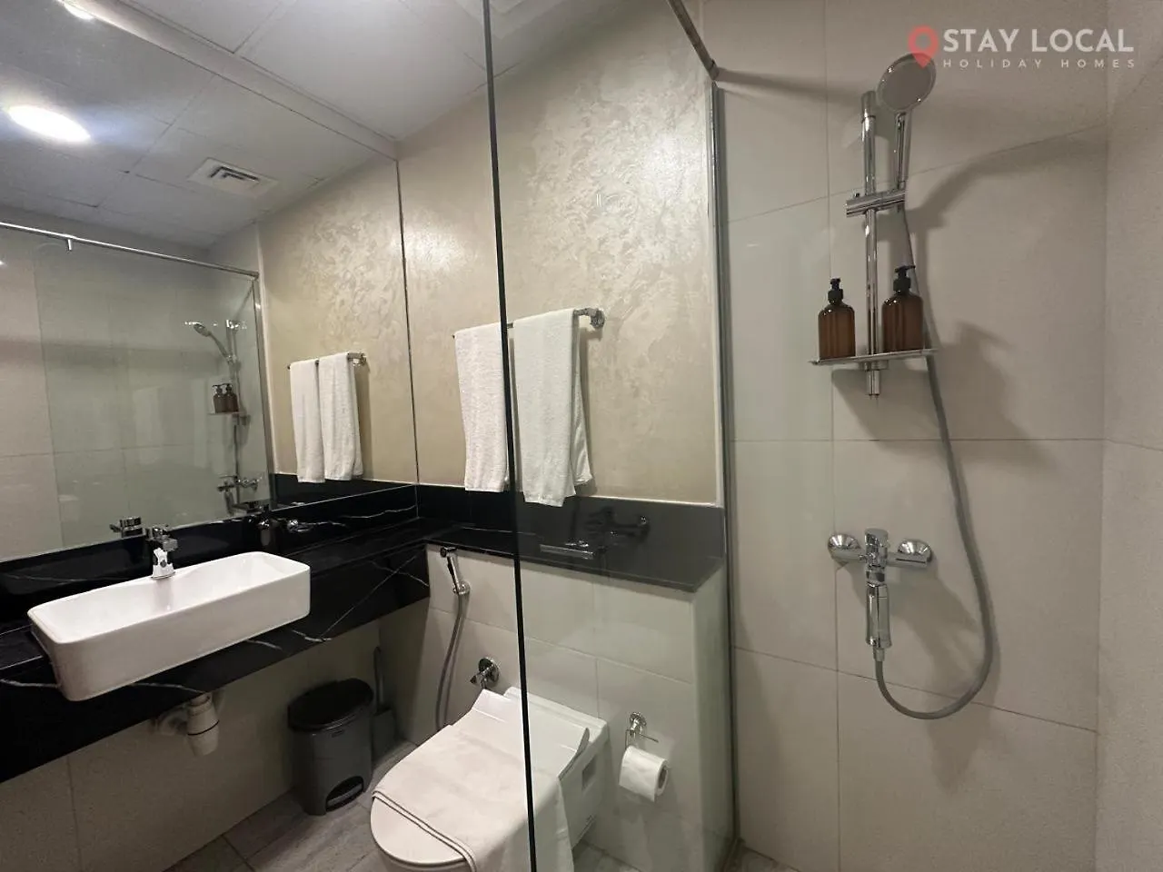 아파트 Uptown Getaway Charming Studio With Canal Burj & View 두바이