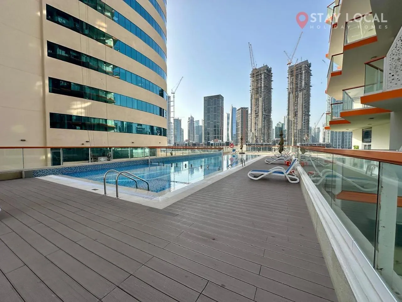 Uptown Getaway Charming Studio With Canal Burj & View 두바이