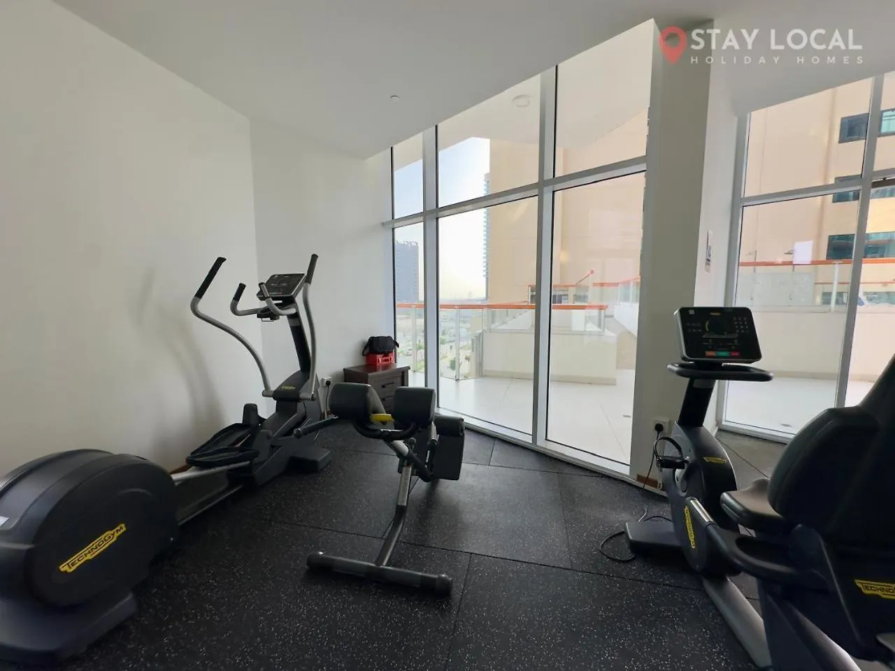 Uptown Getaway Charming Studio With Canal Burj & View Dubai